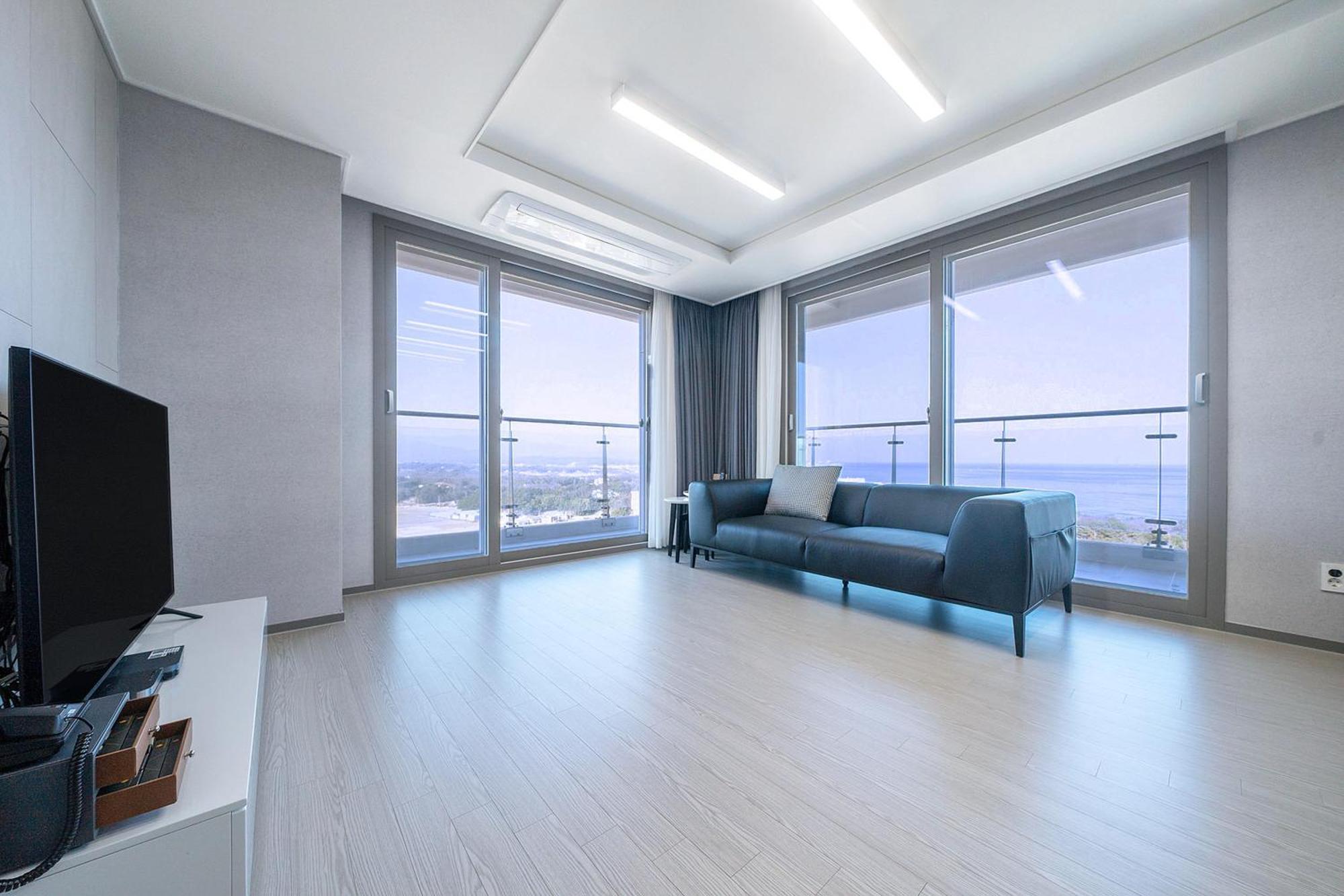 Gangneung Chonpines Ocean Suites Hotel Экстерьер фото